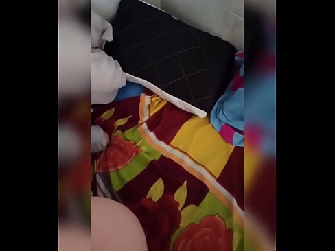 ❤️ השותפה שלי נשארת לבד בבית כי בעלה יוצא לחופשה ואני מנצלת את ההזדמנות לזיין אותה ולמלא לה את התחת בחלב ❤ פורנו אצלנו